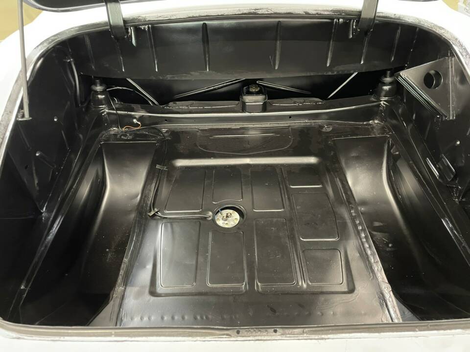 Image 16/54 of Mercedes-Benz 190 SL (1957)