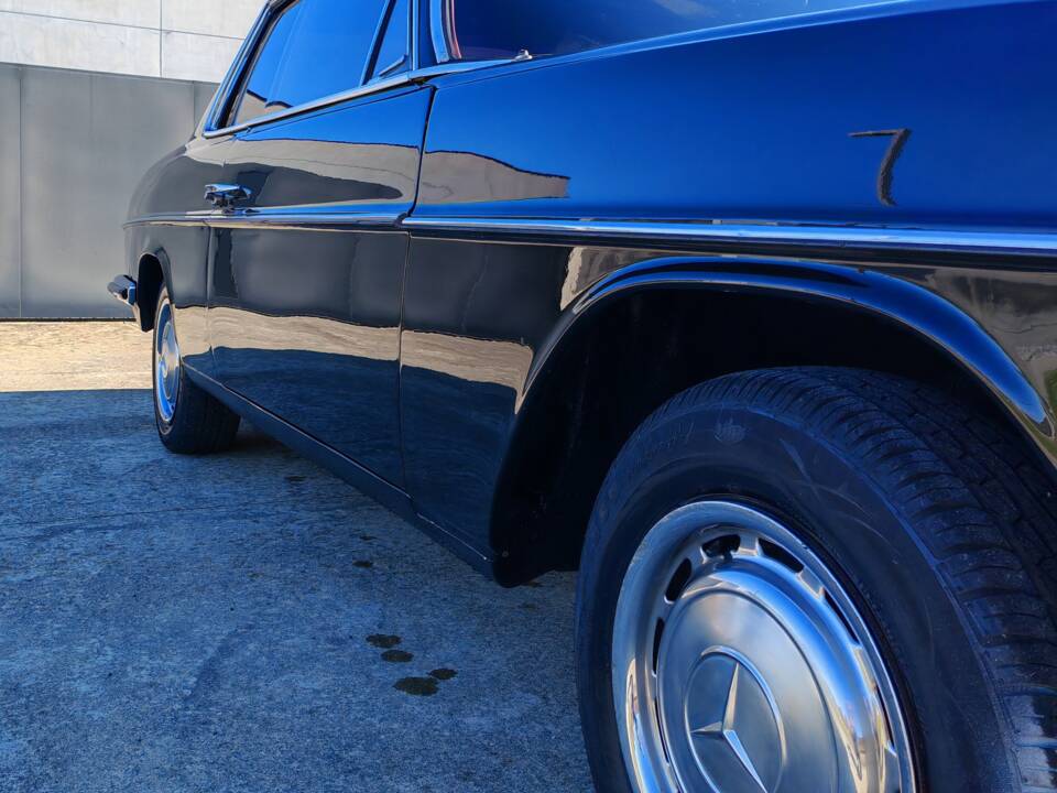 Bild 13/42 von Mercedes-Benz 250 C (1970)