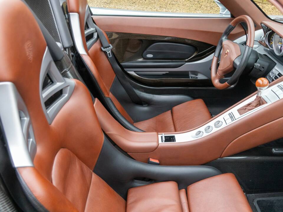 Image 31/50 de Porsche Carrera GT (2005)