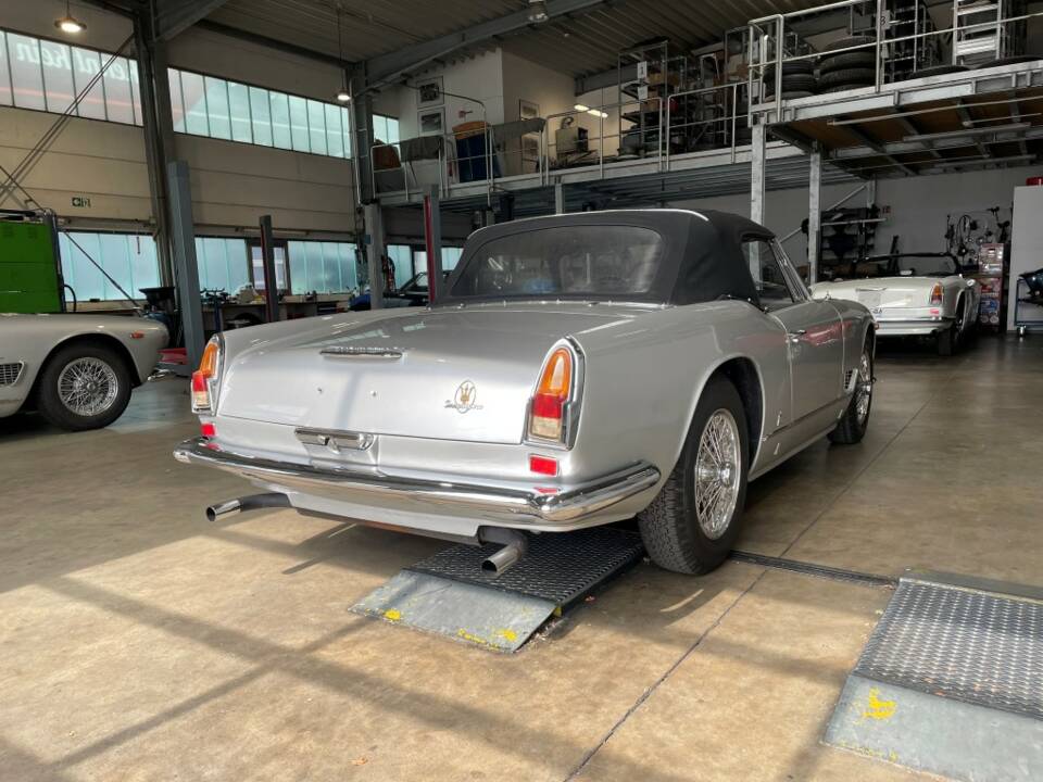 Afbeelding 5/16 van Maserati 3500 GTI Spyder Vignale (1962)