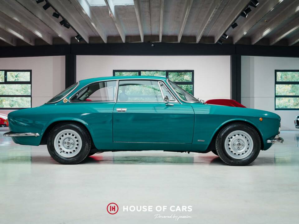 Image 5/25 of Alfa Romeo 1750 GT Veloce (1970)