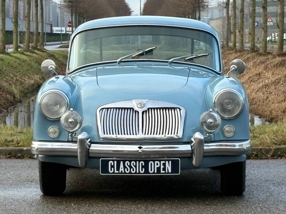 Image 2/22 of MG MGA 1500 (1958)