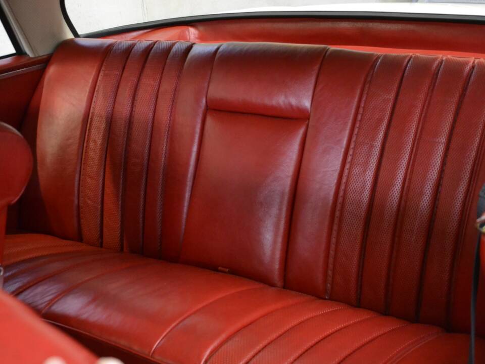 Image 20/61 de Mercedes-Benz 250 SE (1966)