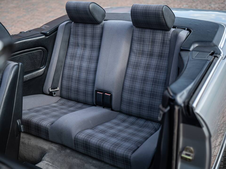 Image 35/71 of BMW 325i (1989)