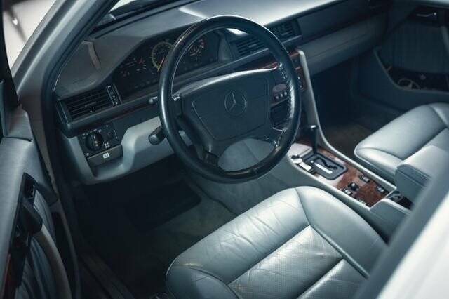 Image 10/15 of Mercedes-Benz E 420 (1995)