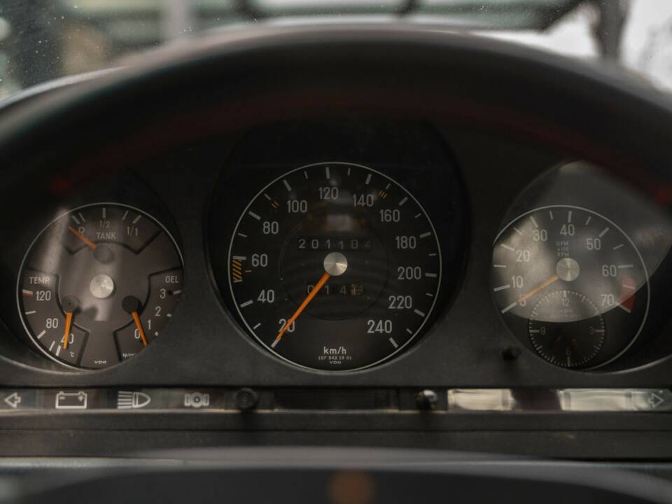 Obraz 29/40 pojazdu Mercedes-Benz 350 SLC (1973)