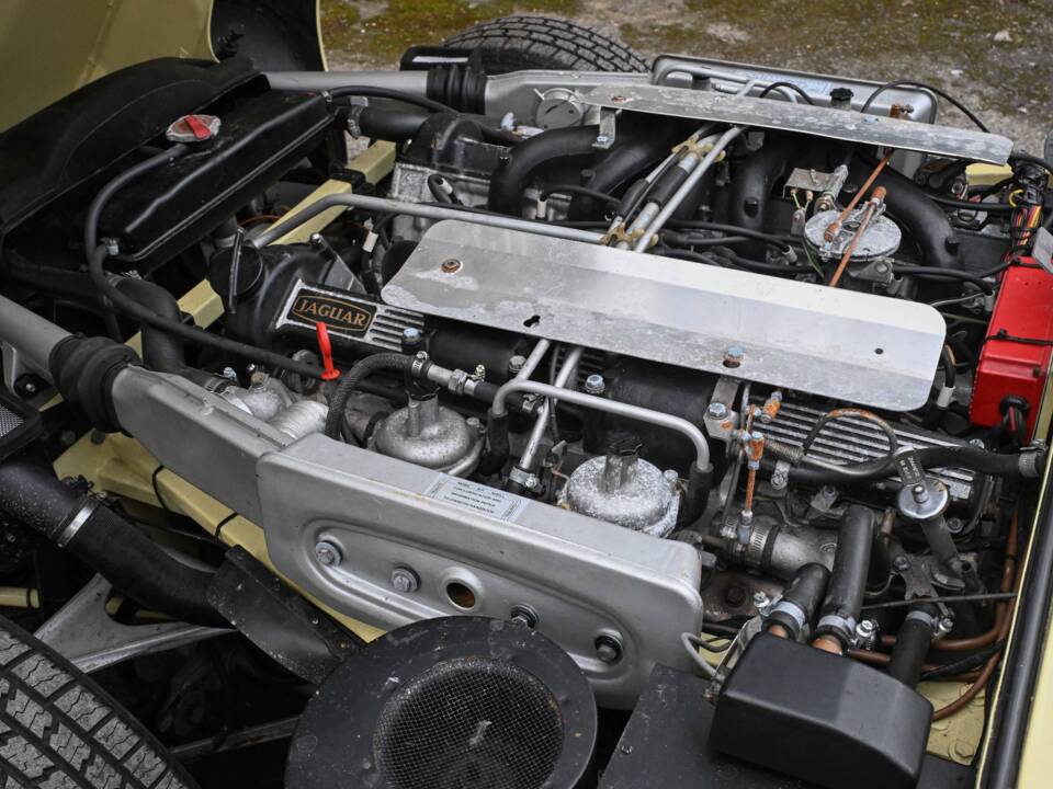 Bild 5/50 von Jaguar E-Type V12 (1973)