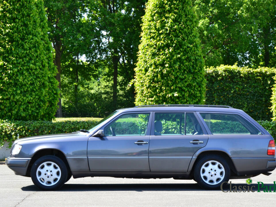 Bild 2/44 von Mercedes-Benz E 280 T (1994)