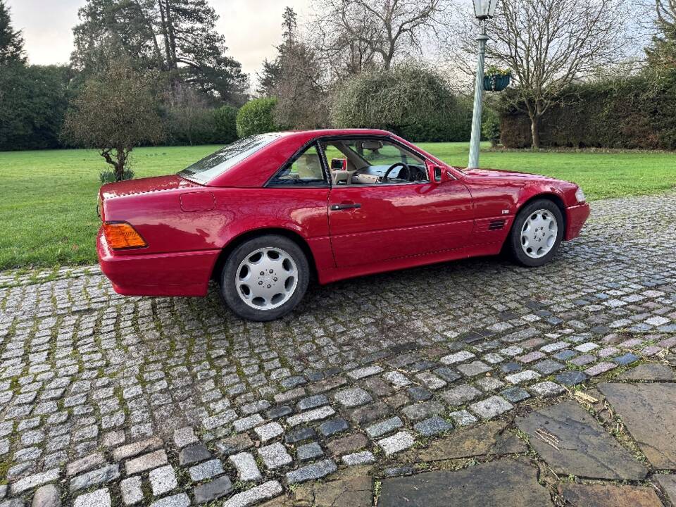Image 17/30 of Mercedes-Benz SL 280 (1994)
