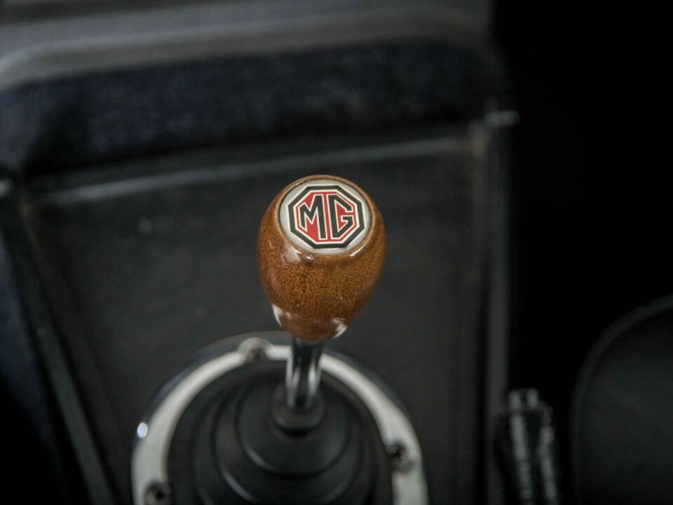 Image 29/50 of MG MGB GT (1967)