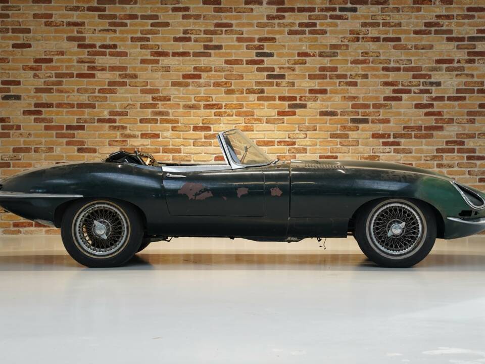 Image 2/28 of Jaguar E-Type 3.8 (1962)