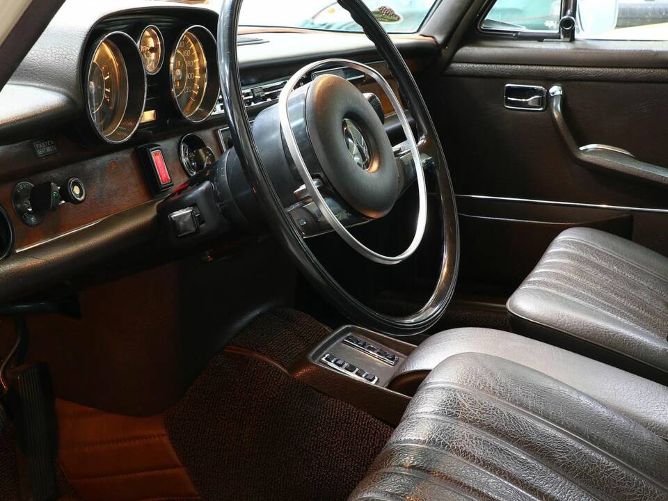 Immagine 21/27 di Mercedes-Benz 280 SE 4,5 (1971)