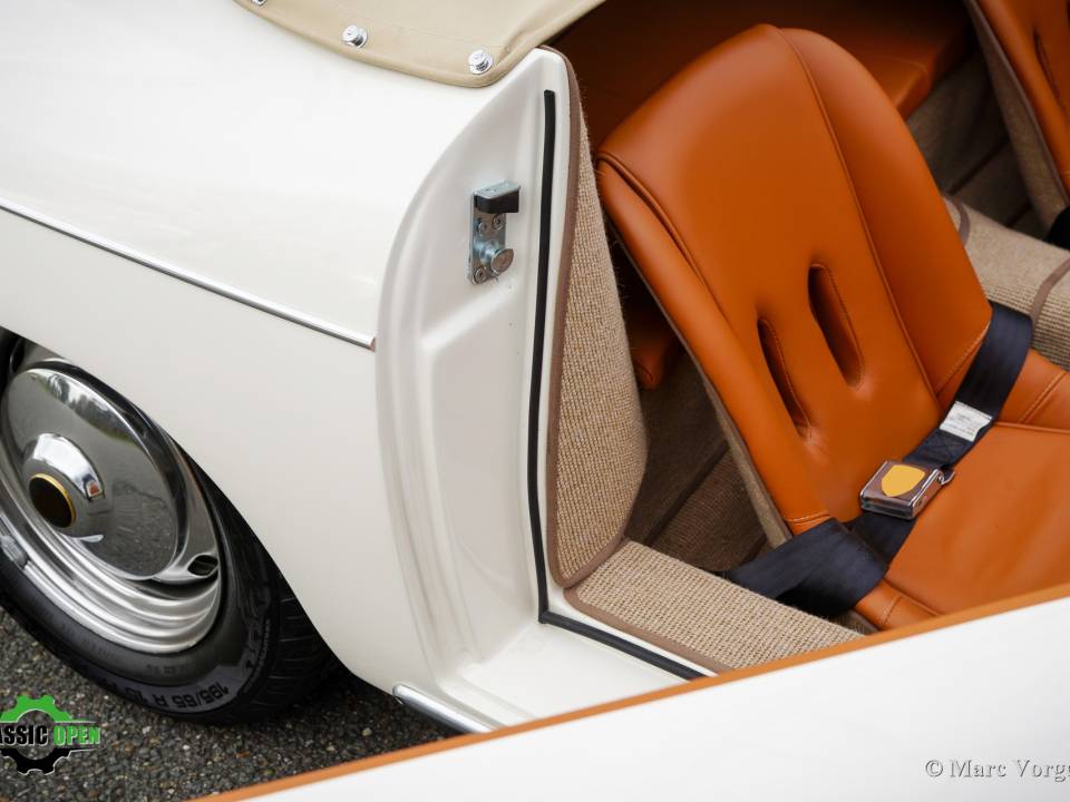 Image 12/56 de Volkswagen Beetle Speedster (1972)