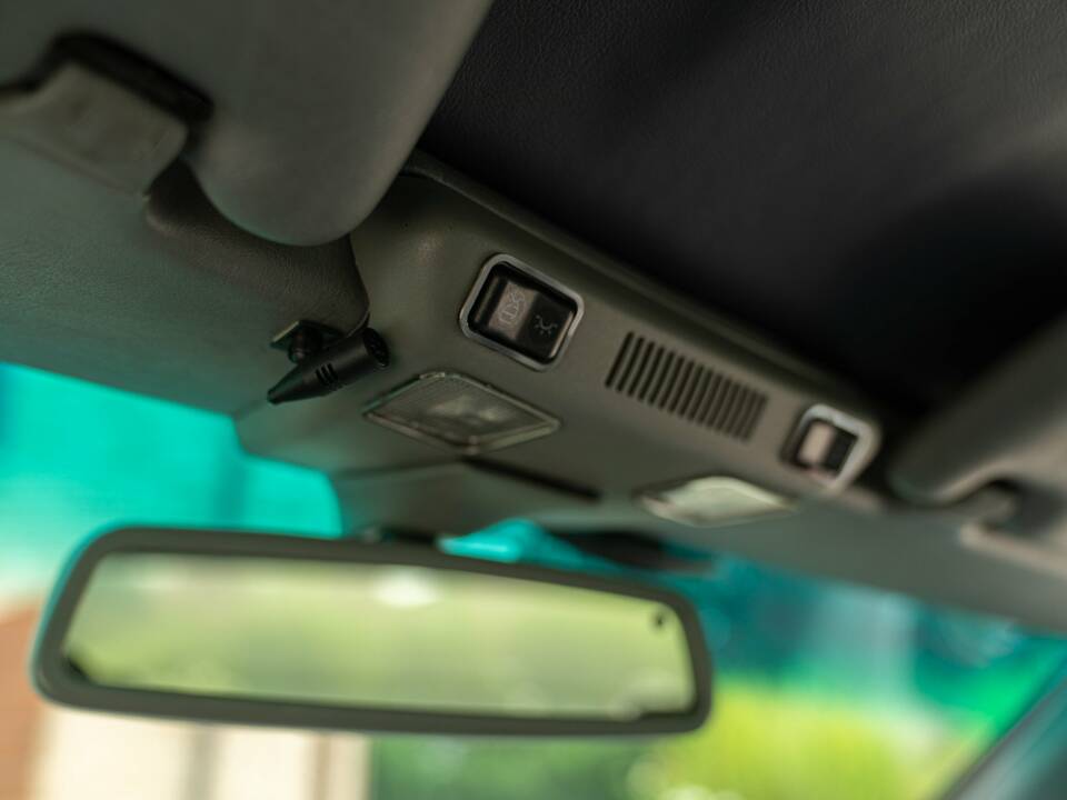 Image 44/50 of Mercedes-Benz SL 320 (1995)