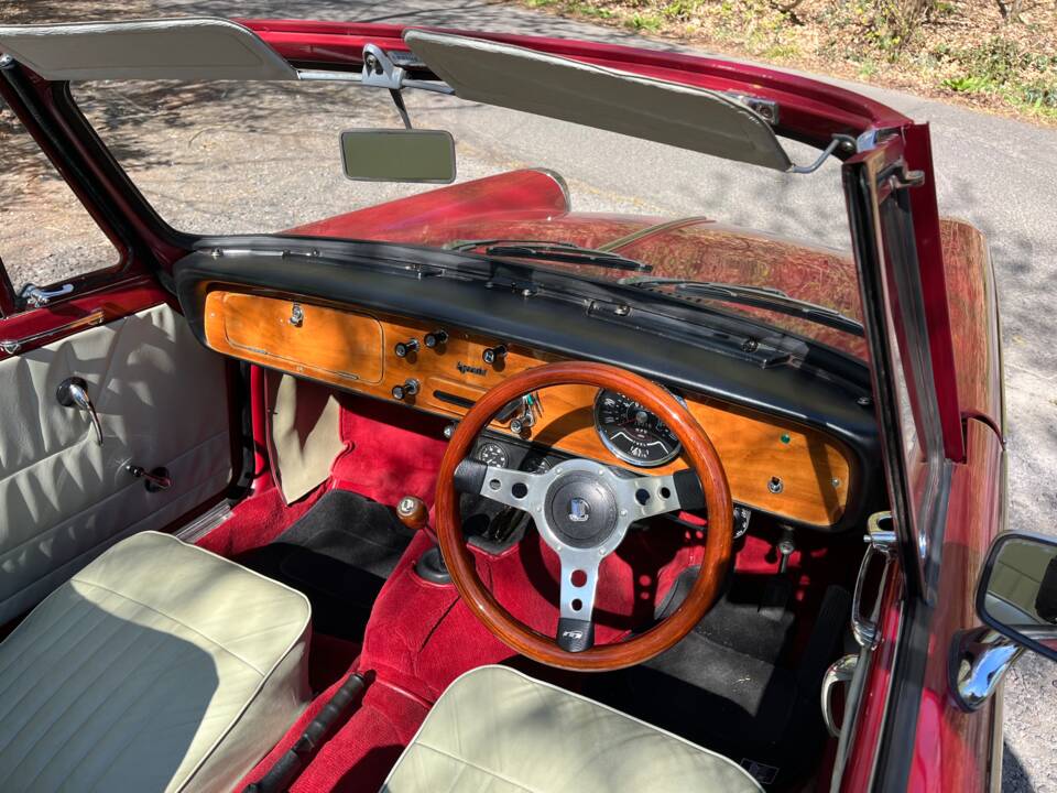 Image 4/50 of Triumph Herald 1200 (1965)