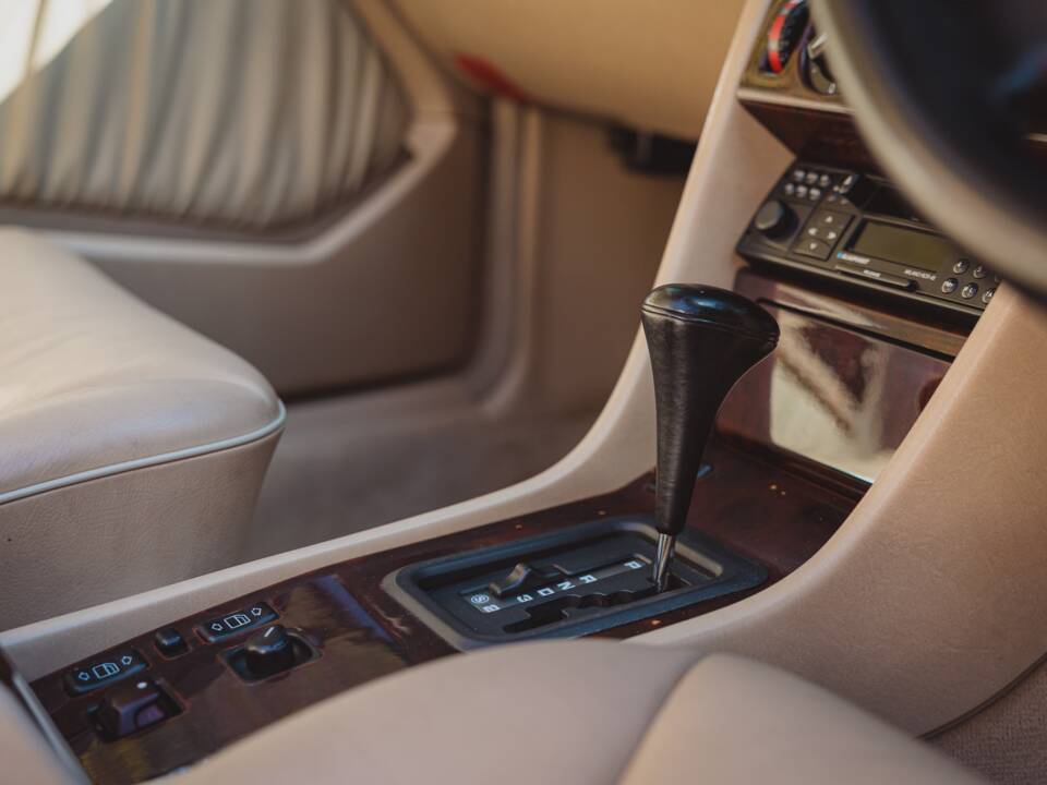 Imagen 26/41 de Mercedes-Benz E 220 (1995)