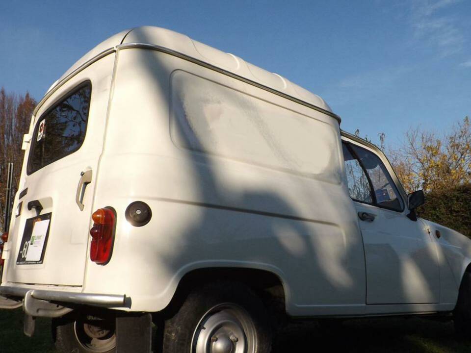 Image 25/44 of Renault R 4 F4 (1982)