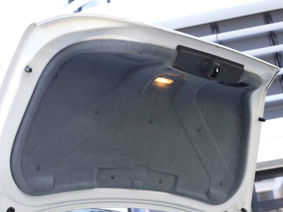 Imagen 30/77 de Jaguar XJ 8 4.2 (2005)