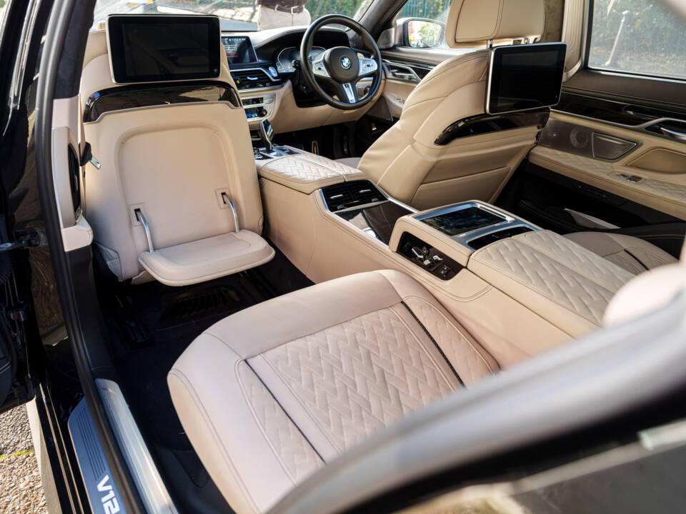 Afbeelding 30/36 van BMW M760Li xDrive (2019)