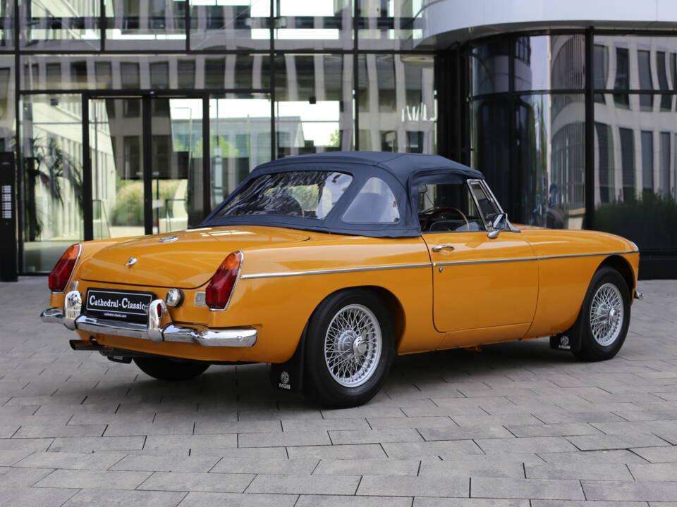 Image 4/53 of MG MGB (1973)