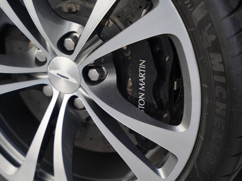 Imagen 32/50 de Aston Martin V12 Vantage (2012)