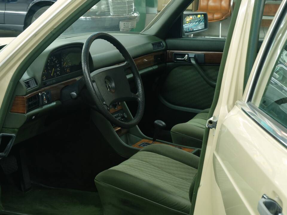 Bild 44/50 von Mercedes-Benz 280 SE (1984)