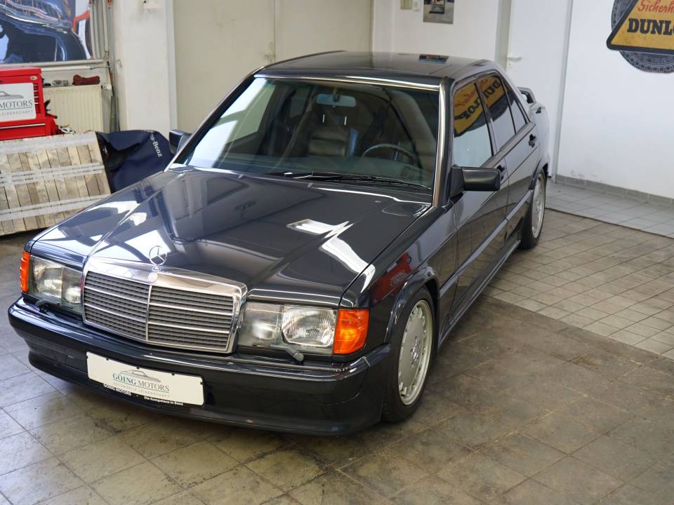 Immagine 6/38 di Mercedes-Benz 190 E 2.5-16 (1992)