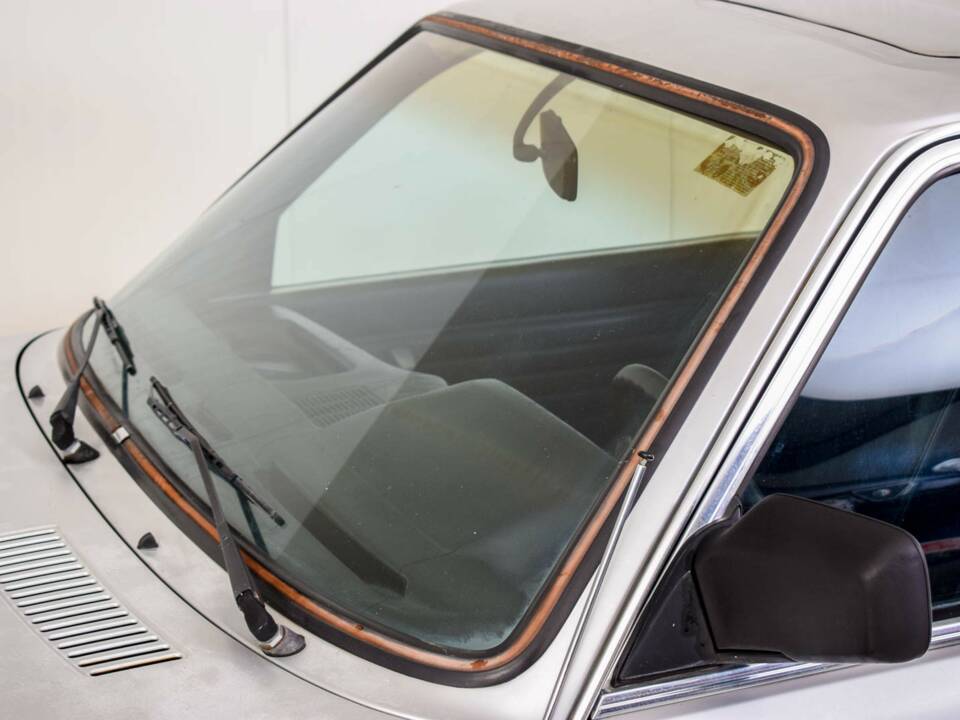 Image 31/50 of BMW 320i (1981)