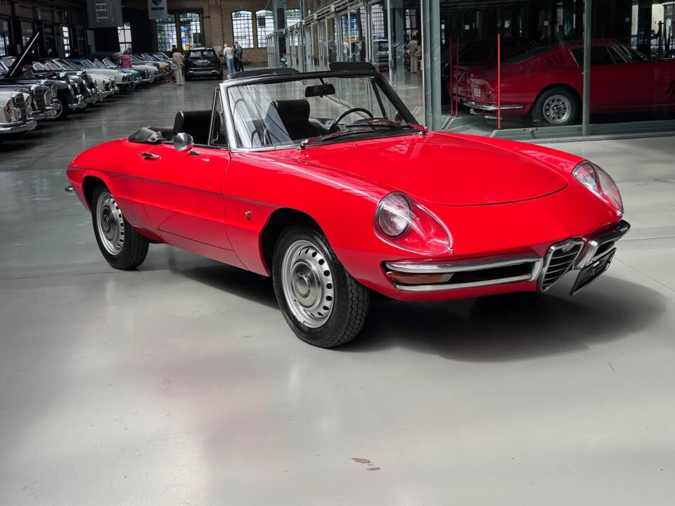 Immagine 2/30 di Alfa Romeo 1600 Spider Duetto (1966)