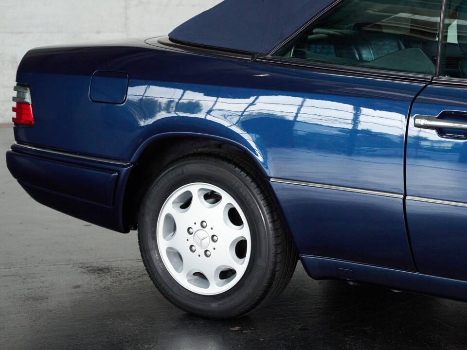 Bild 28/50 von Mercedes-Benz E 200 (1996)