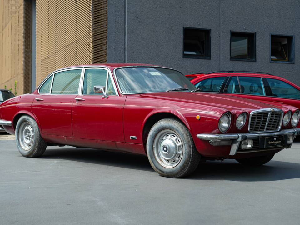 Bild 2/37 von Jaguar XJ 6 3.4 (1976)