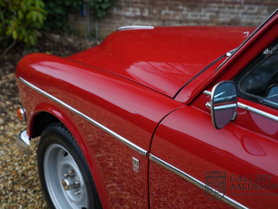 Image 22/50 of Volvo P 123 GT (1967)