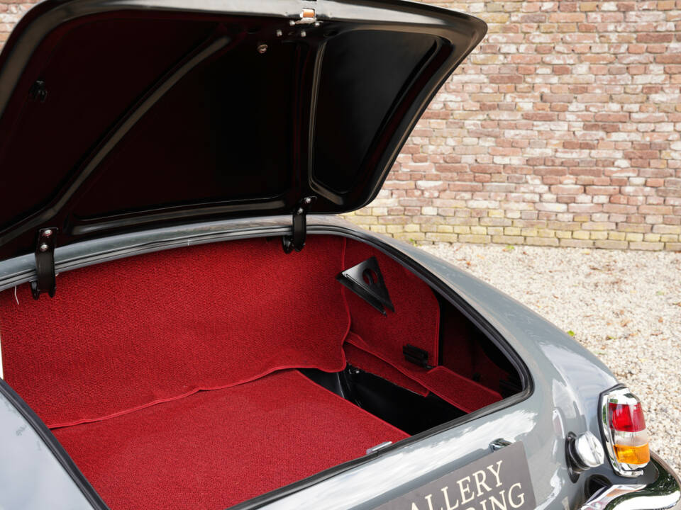 Image 13/50 of Mercedes-Benz 190 SL (1957)