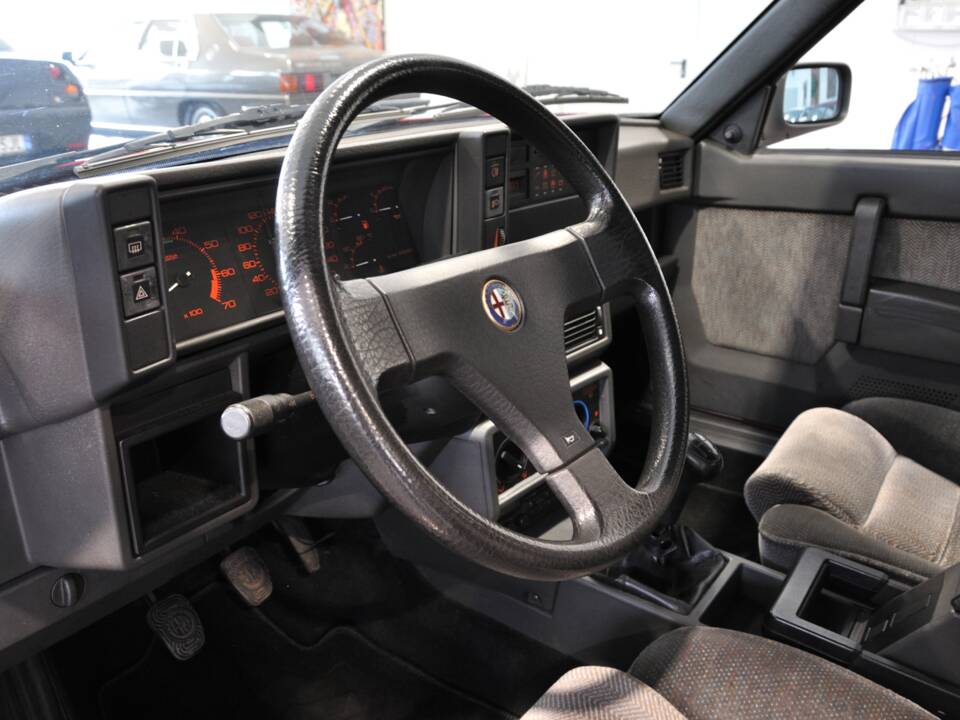Bild 20/30 von Alfa Romeo 75 2.0 Twin Spark (1988)