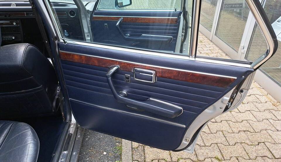 Bild 17/23 von BMW 3,3 Li (1976)