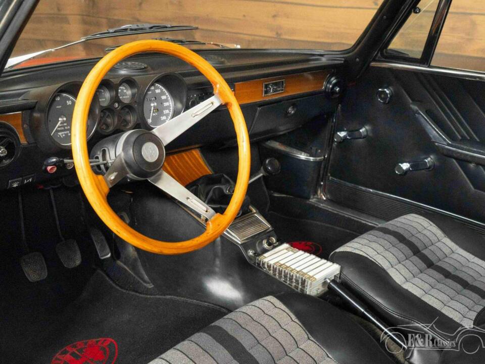 Image 2/19 of Alfa Romeo Giulia 1600 GT Junior (1975)