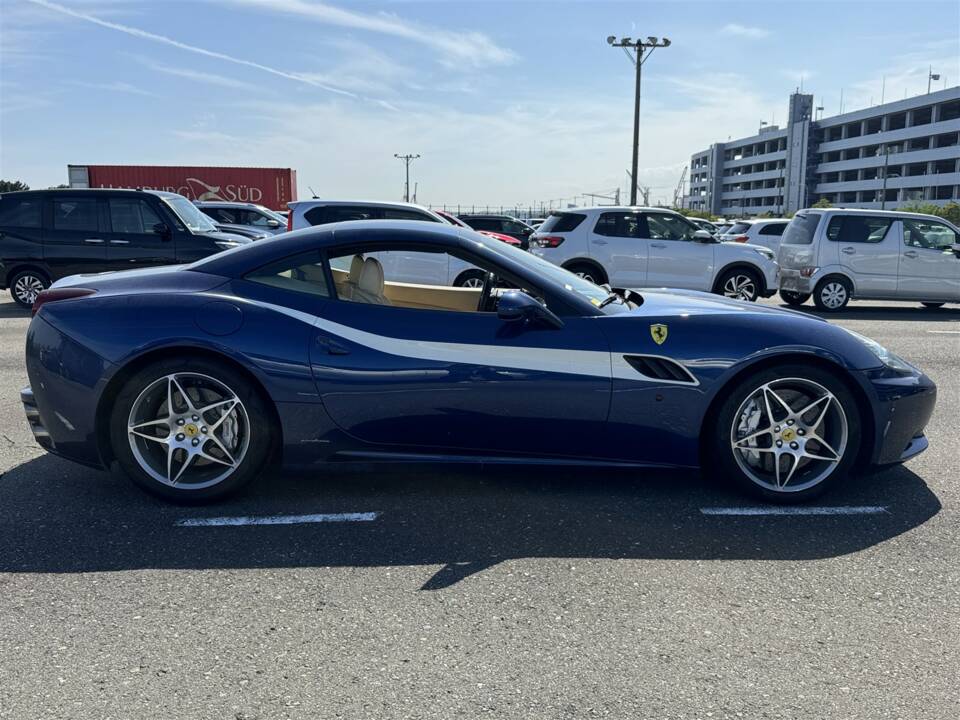 Image 4/51 of Ferrari California (2009)