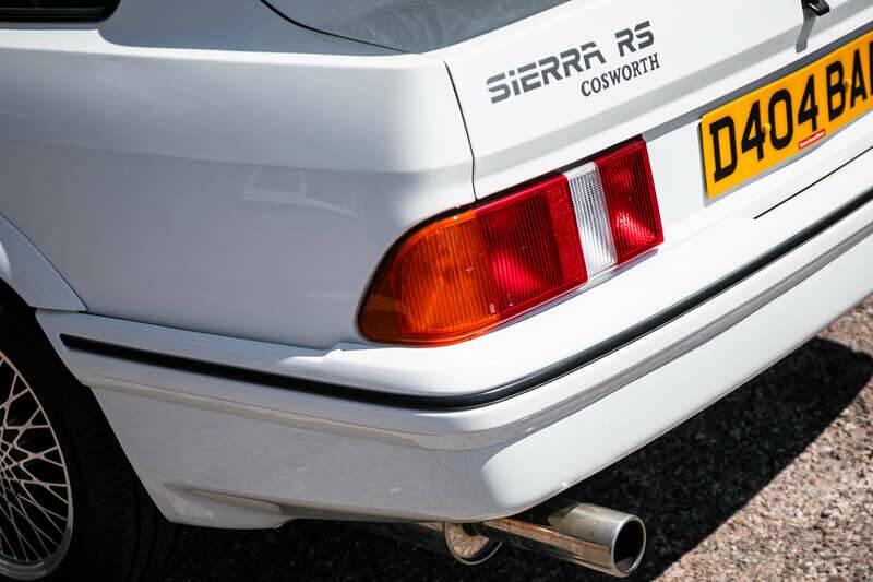 Image 18/42 de Ford Sierra RS Cosworth (1987)