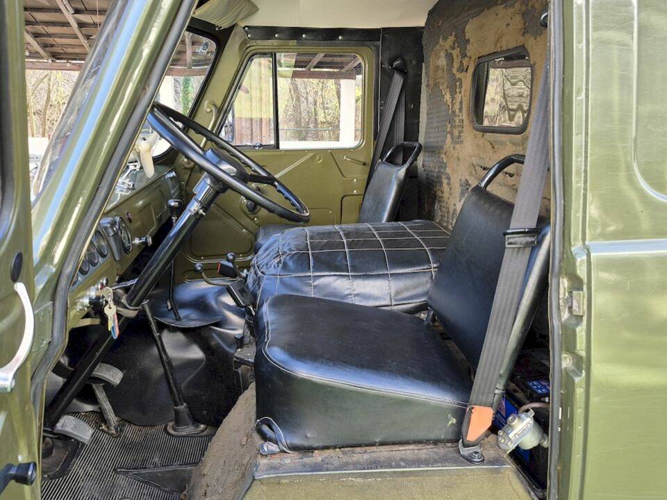Image 19/51 of UAZ 3741 (1991)