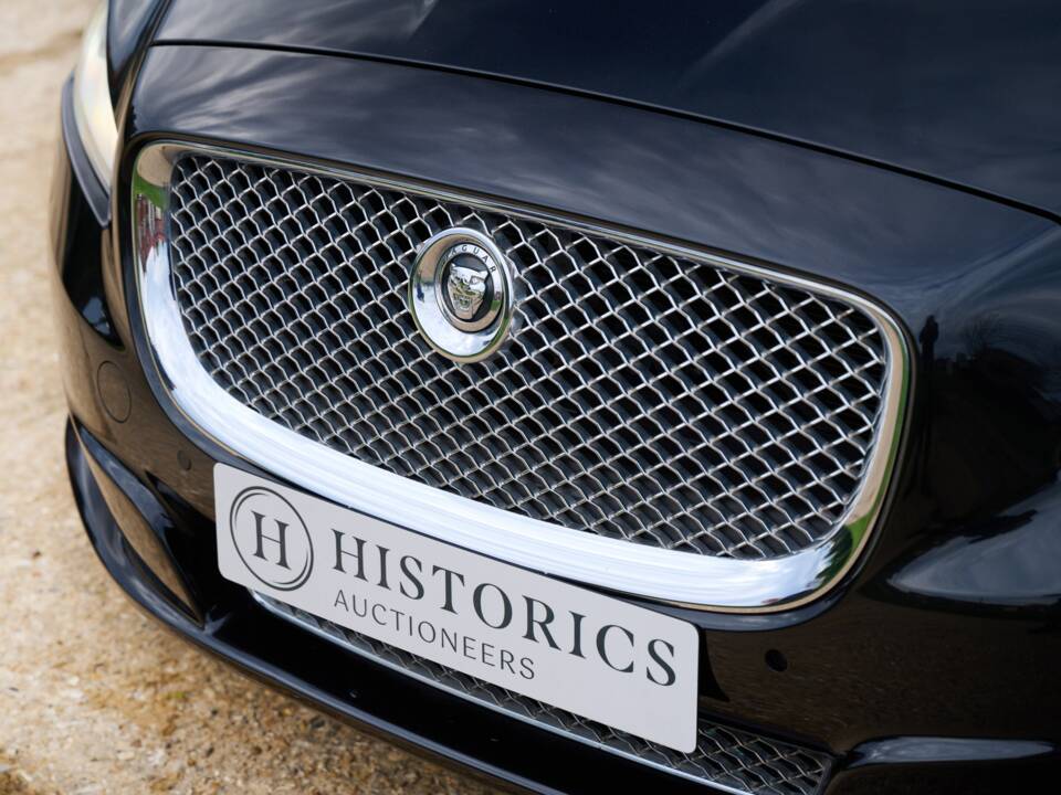 Bild 17/50 von Jaguar XJ 5.0 (2011)