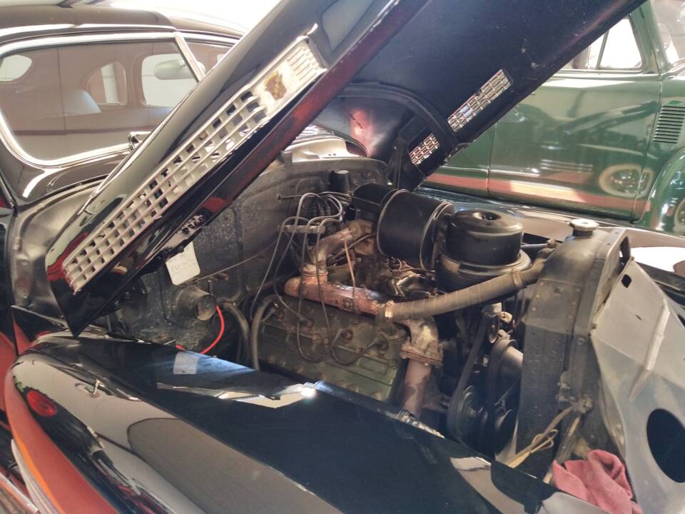 Image 45/50 of Cadillac 61 Sedan (1941)