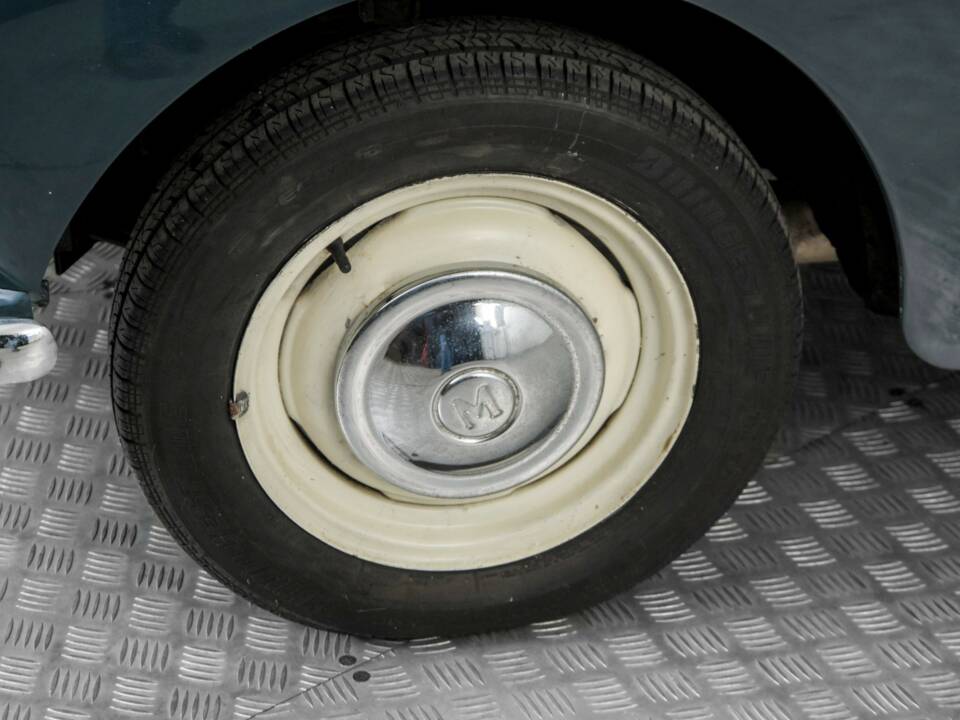 Image 26/50 of Morris Minor 1000 (1967)