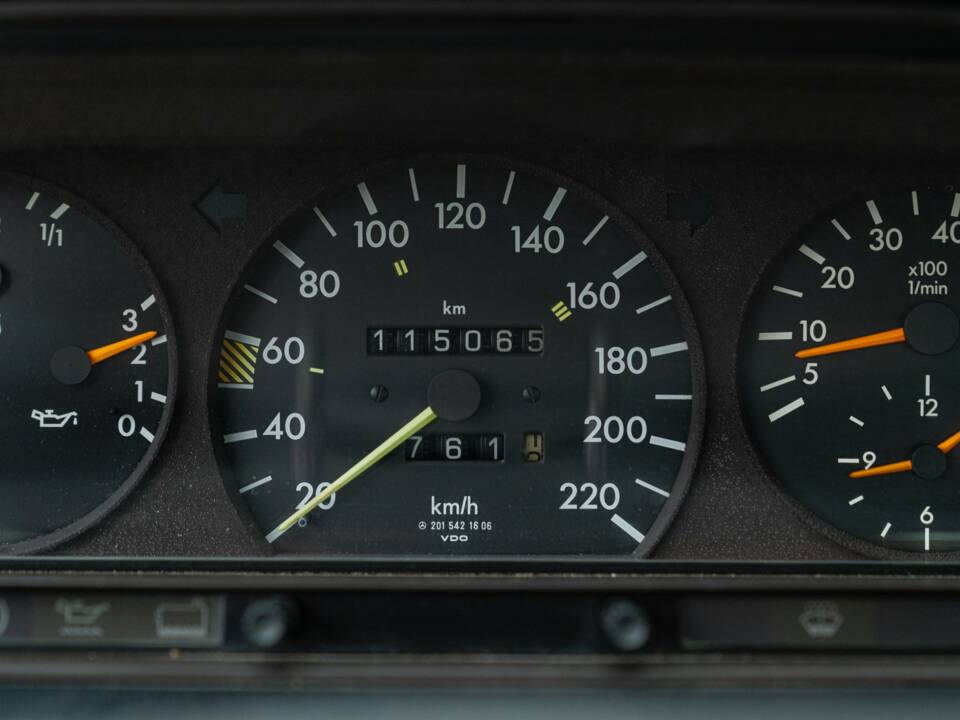 Image 38/50 of Mercedes-Benz 190 E 1.8 (1991)