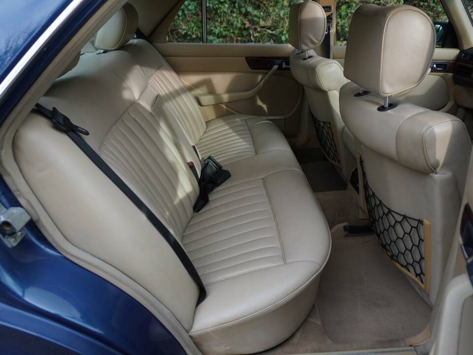 Afbeelding 15/20 van Mercedes-Benz 500 SE (1988)