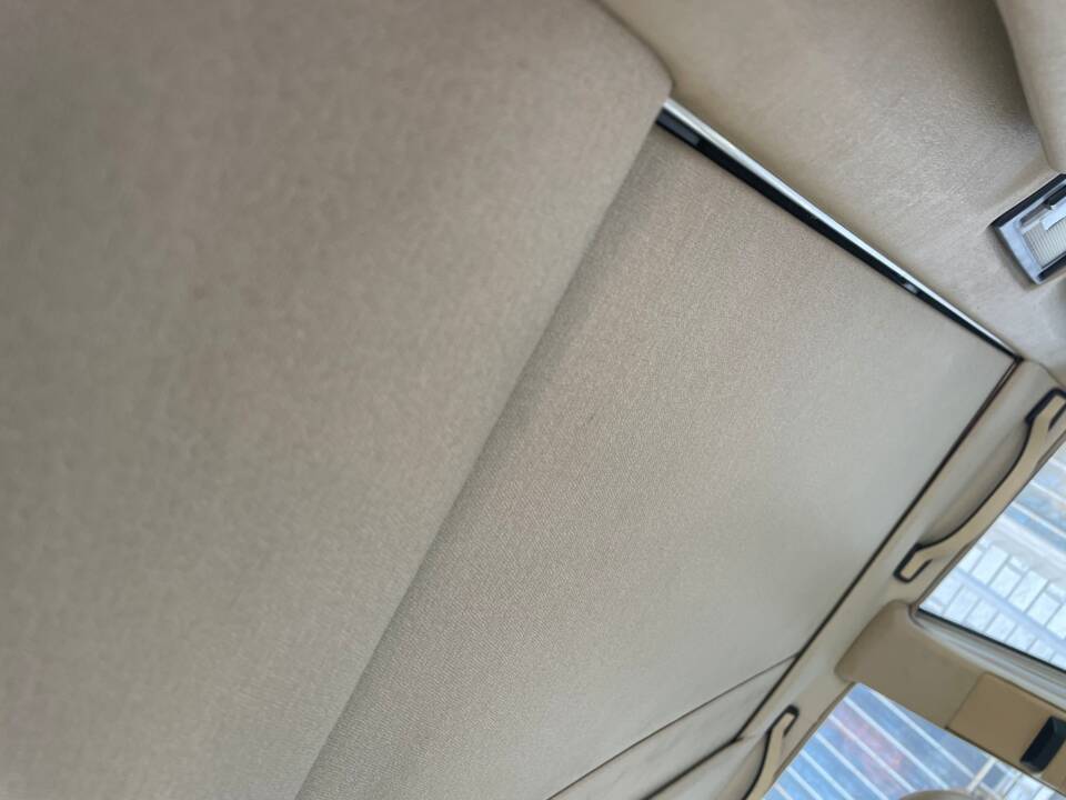 Bild 9/15 von Mercedes-Benz 190 E 2.3 (1990)