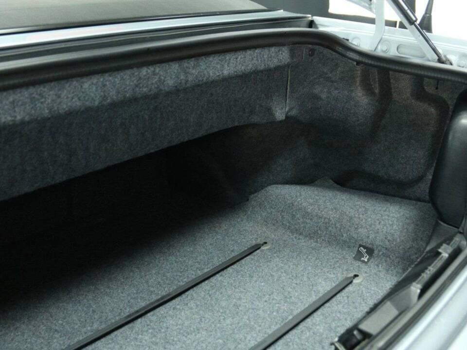 Immagine 36/50 di BMW 328i (1997)