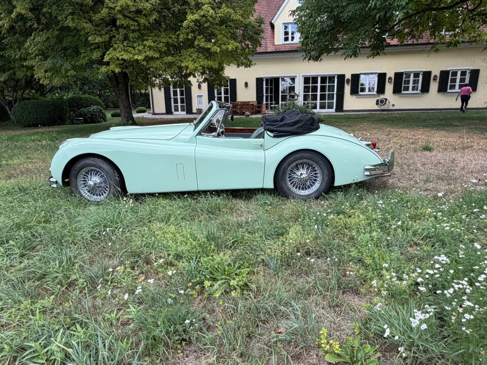 Image 2/23 of Jaguar XK 140 SE DHC (1955)
