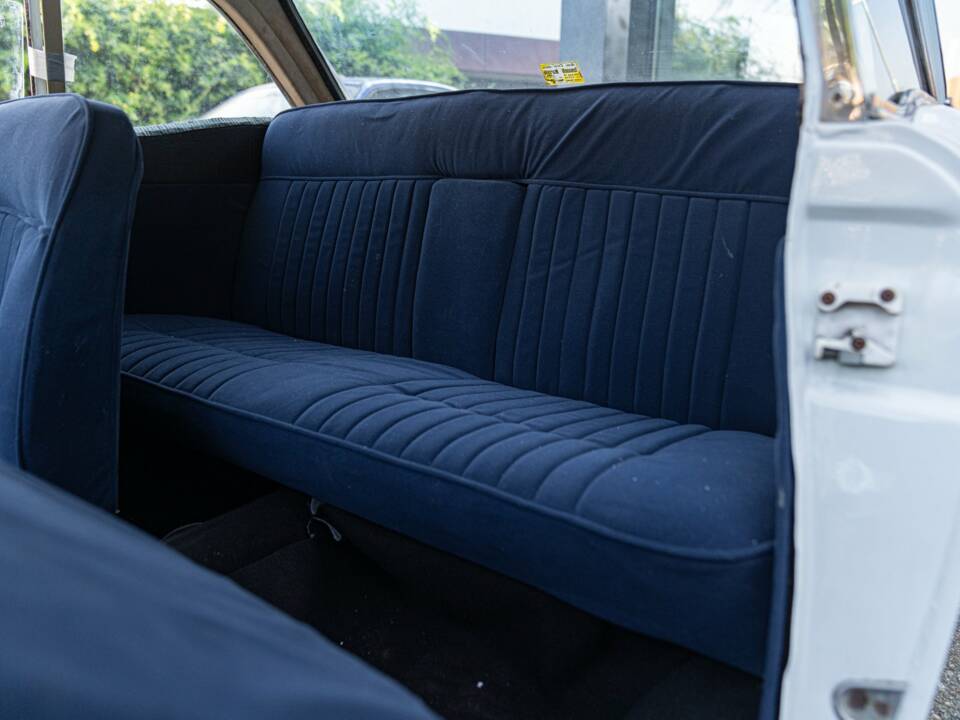 Image 28/29 of Peugeot 404 Coupé (1966)