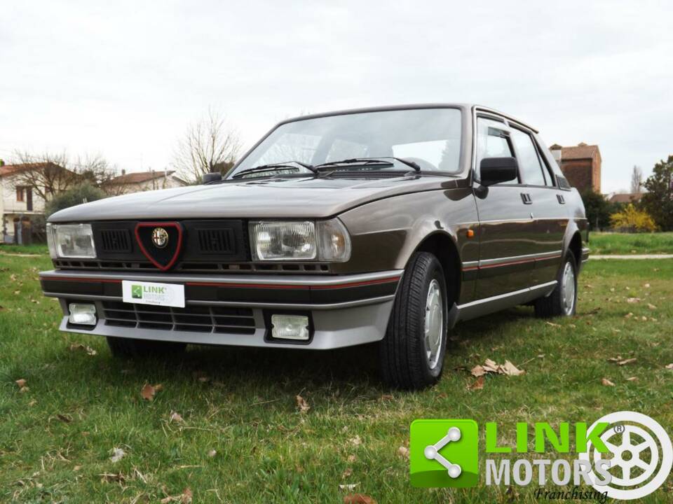 Immagine 1/10 di Alfa Romeo Giulietta 1.6 (1984)