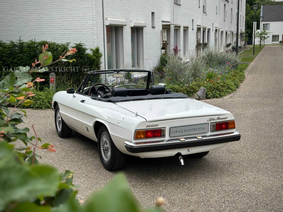 Image 4/95 of Alfa Romeo 2000 Spider Veloce (1980)